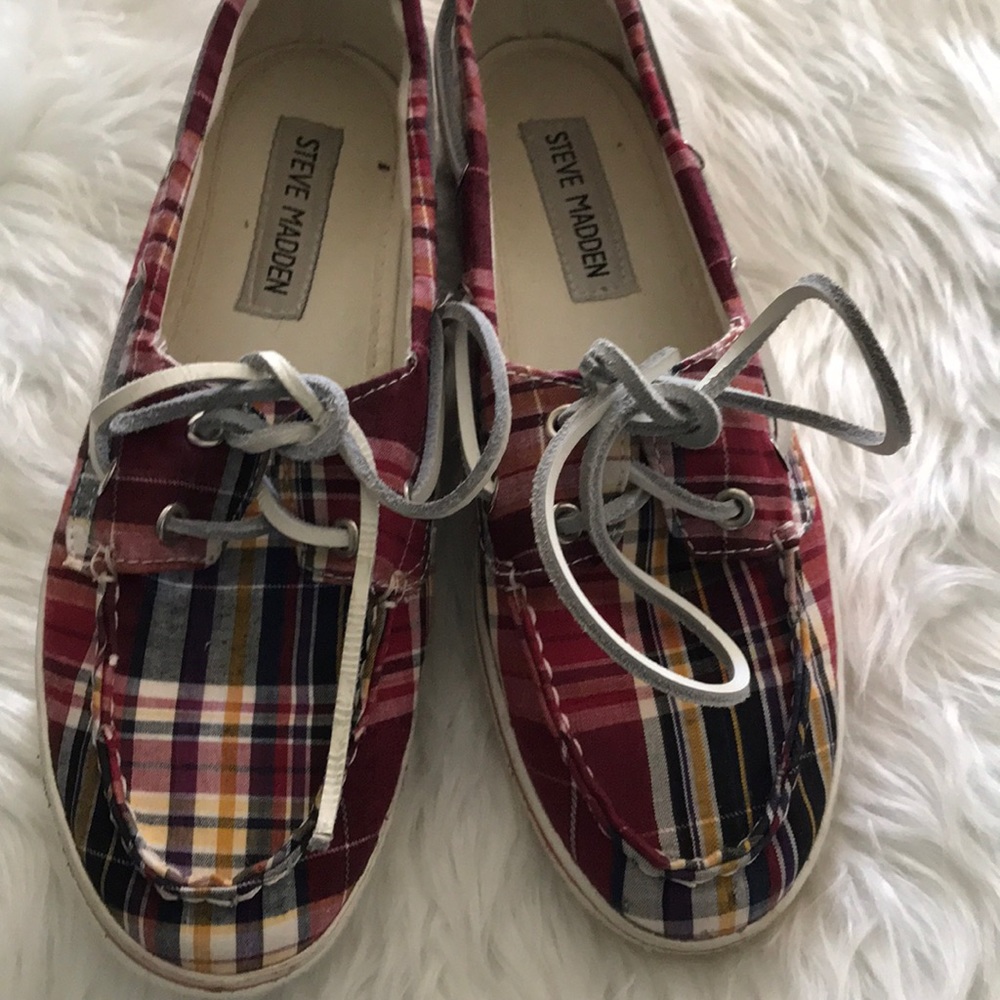 Steve Madden boat shoes with leather laces 6.5